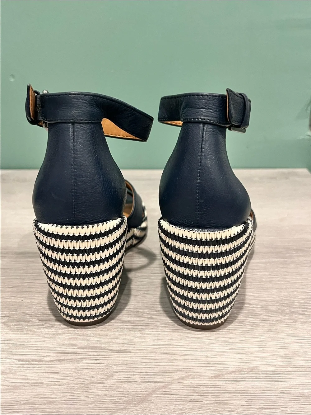 Vionic Navy Striped Wedge Sandals Women’s Size 5